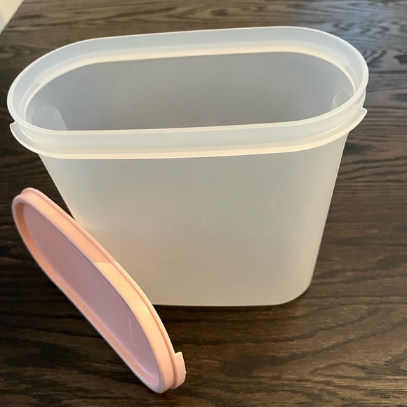 2 VINTAGE TUPPERWARE CONTAINERS - Picture 1 of 5